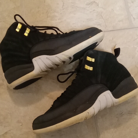 Nike Air Jordan's Black and Gold Size 7Y - Picture 4 of 6